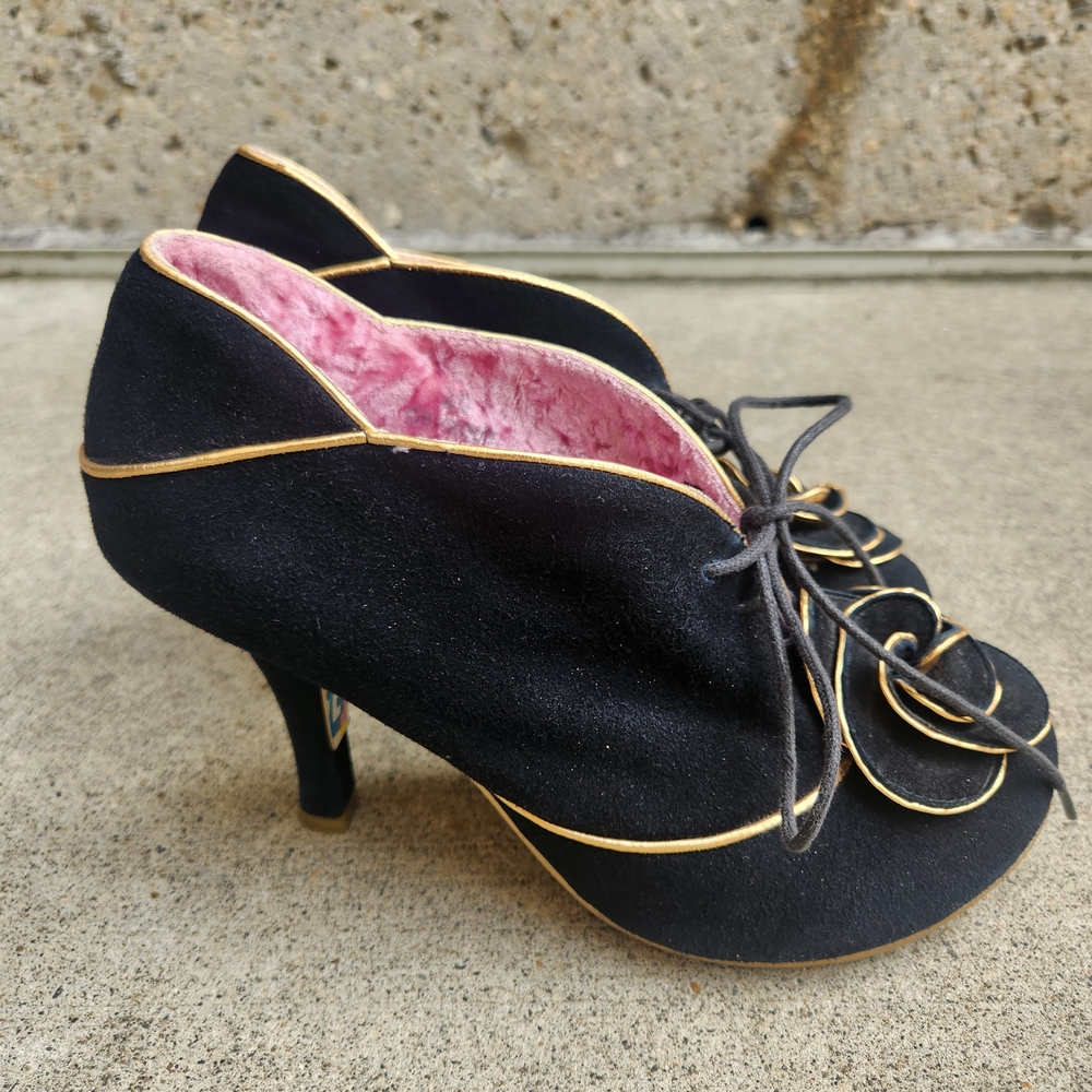 Irregular Choice Black Rosepea booties